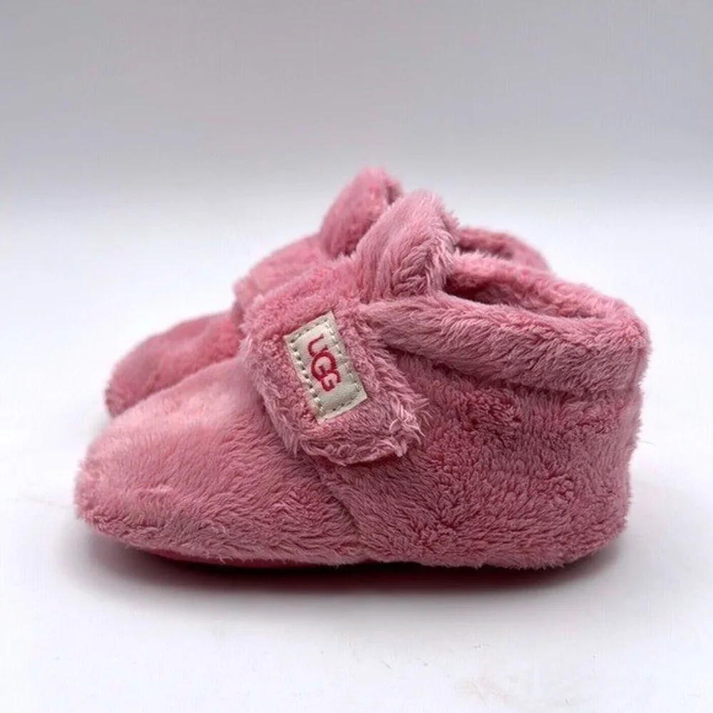 UGG Pink Fuzzy Baby Booties Crib Shoes Infant Toddler  Size 4.5
